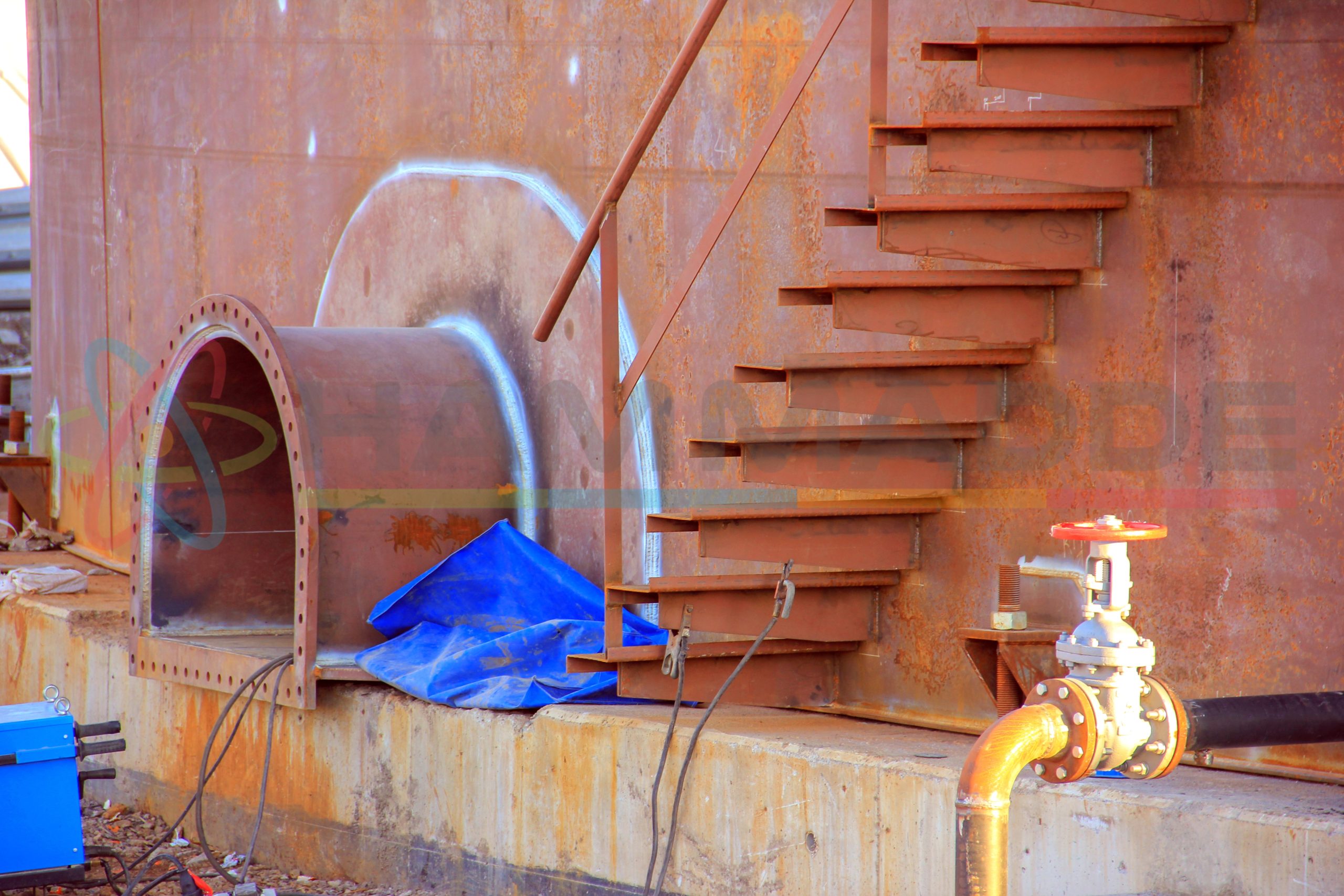 View of the clean out manhole of the oil storage tank with floating roof. This manhole heat treatment, magnetic testing, penetrant testing, radiography or ultrasonic required.