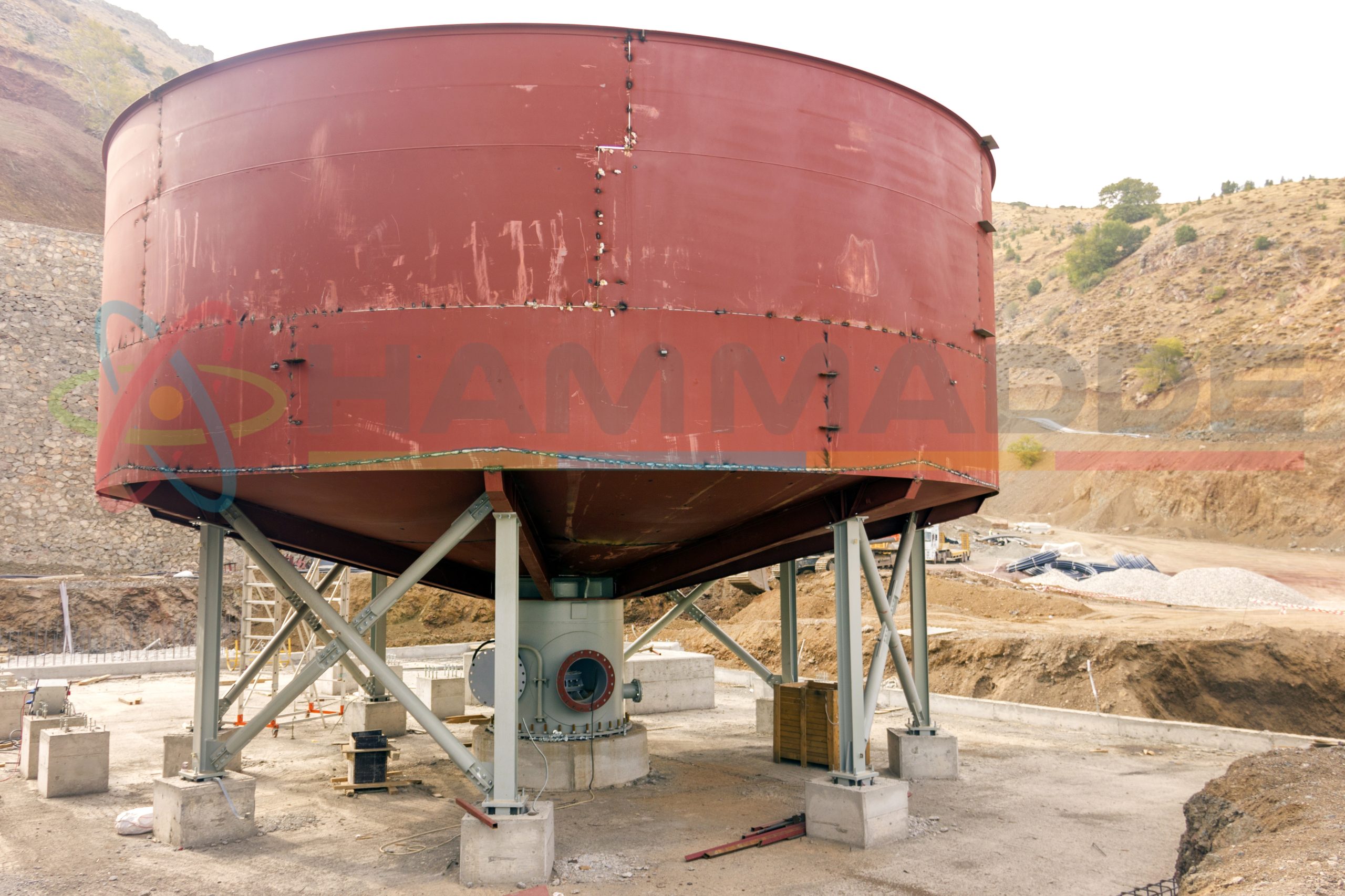 View of the storage and mixer tank ( thickiner ) for the copper mine.